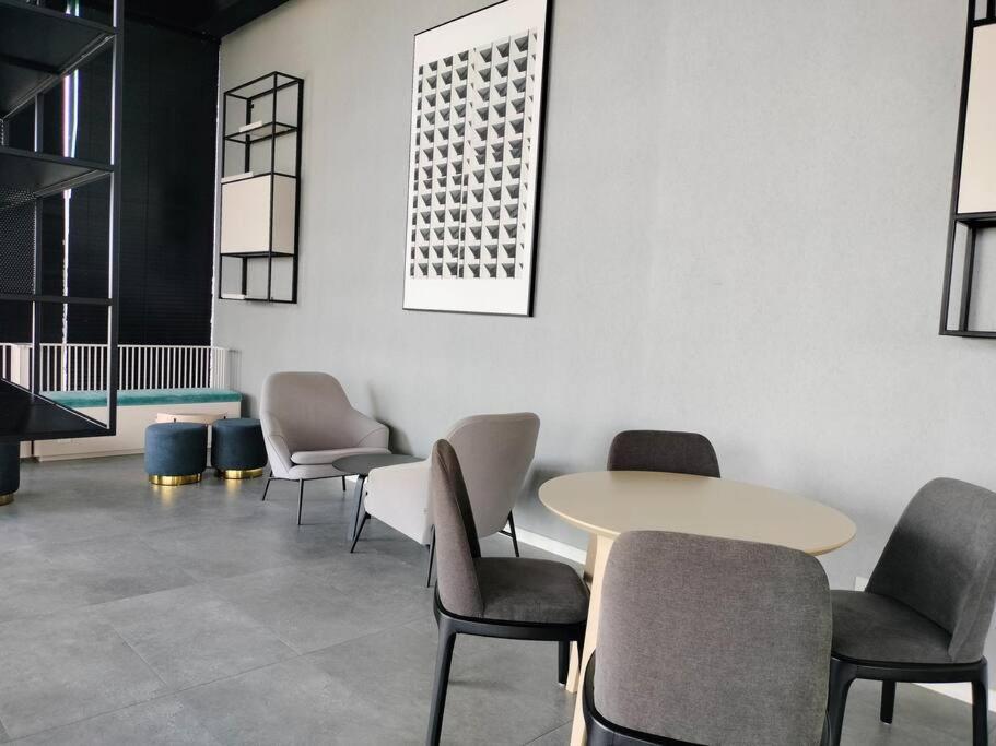 Continew Residensi Centre *